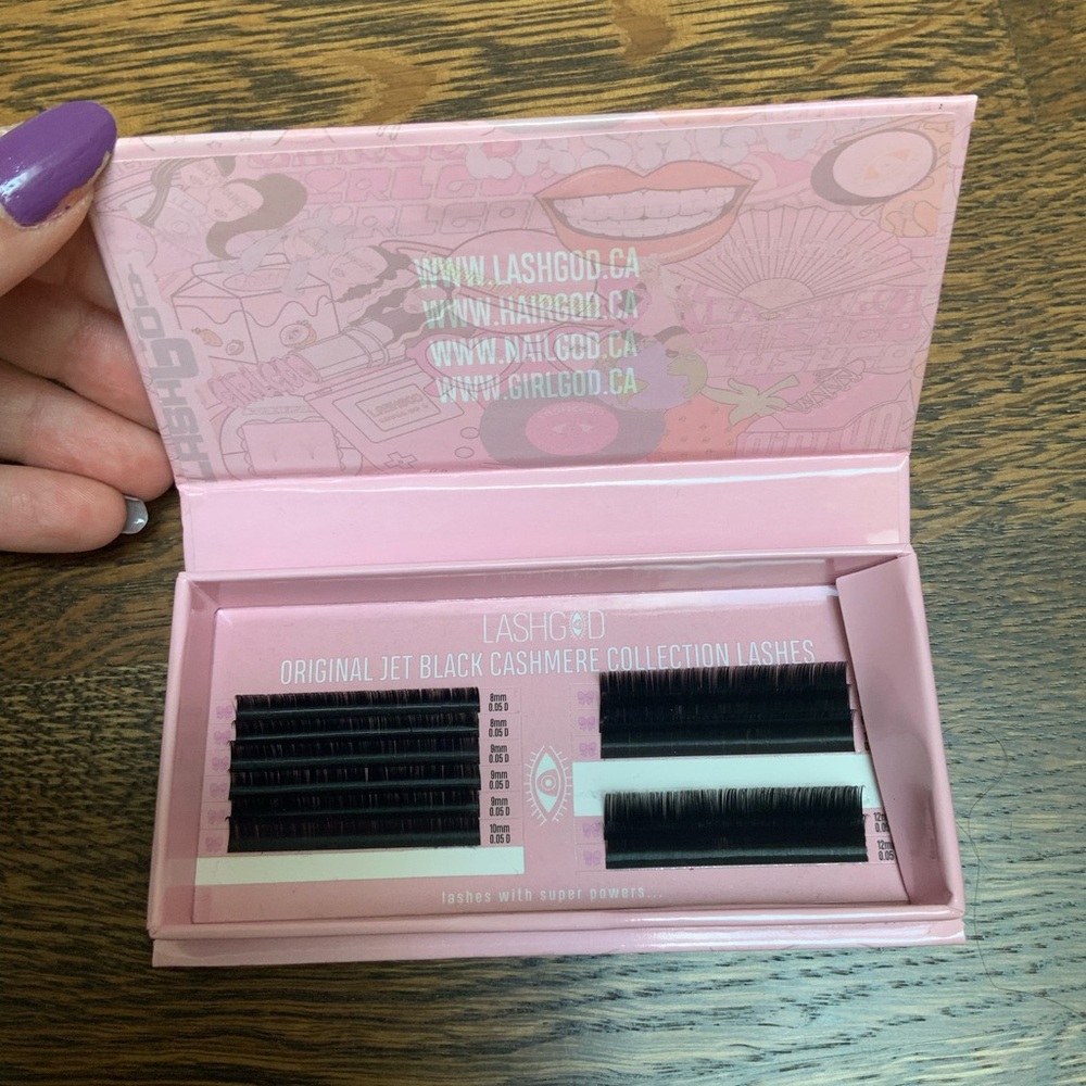 LASHGOD Famous Cashmere Jet Black Classic Lash Extensions BRAND NEW 11 Total